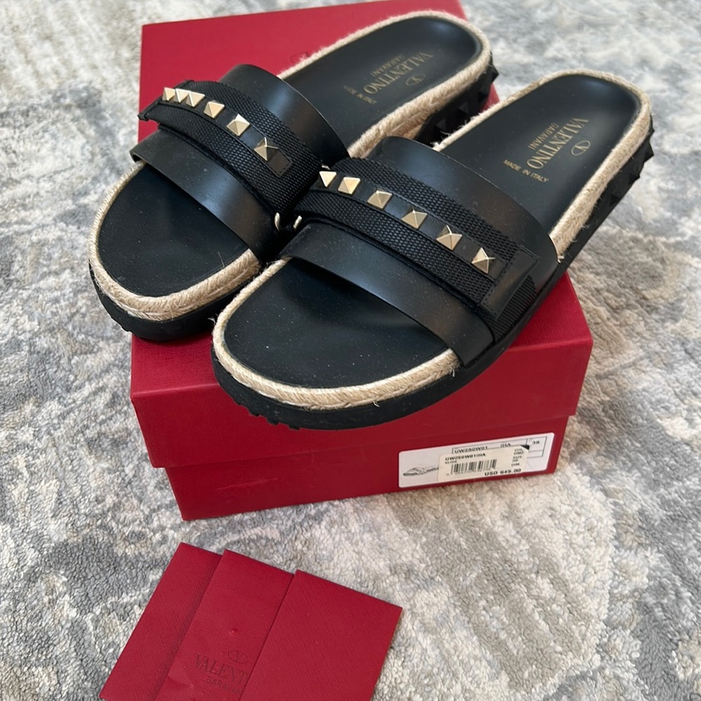 ❤️ Valentino Rockstud Slides NWT black